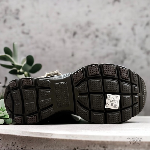 NIB Skechers Relaxed Fit Easy Going Quantum Pull on Boots Chocolate Suede - Picture 9 of 12